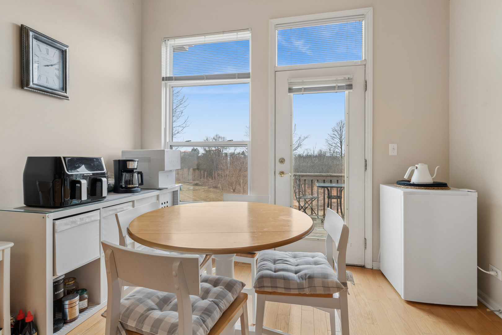 272 Prairie View Lane Wheeling, IL 60090 - Photo 6 of 24