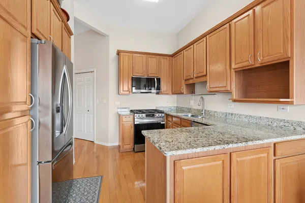 $459,000 | 272 Prairie View Lane, Wheeling, IL 60090