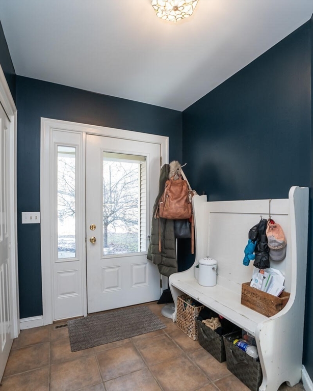 642 North Farms Road Northampton, MA 01062 - Photo 5 of 42 a living room with furniture and a window