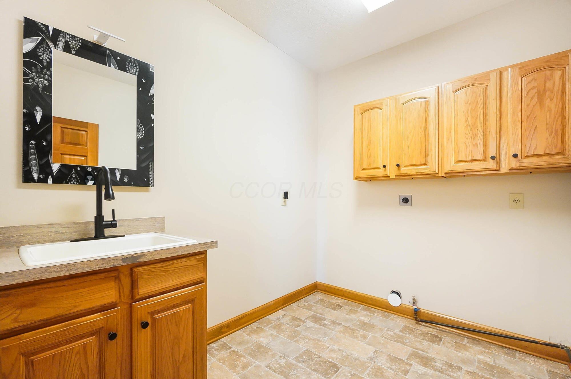 8591 Spring Flower Road Pickerington, OH 43147 - Photo 35 of 84 Laundry Room