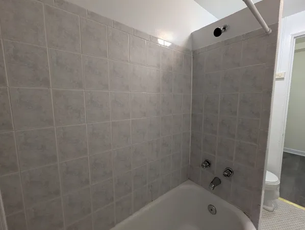 $1,095 | 5417 North Kenmore Avenue, Unit 404, Chicago, IL 60640