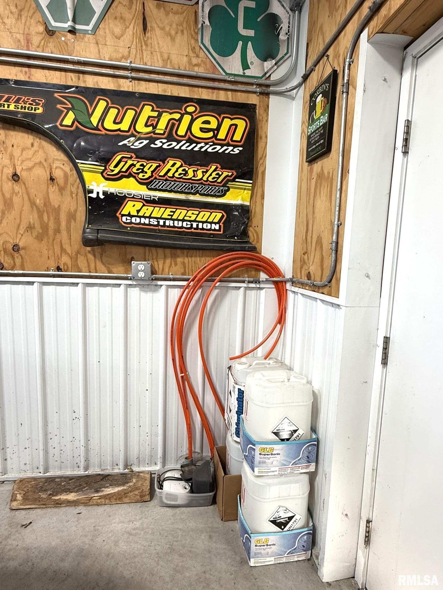 109 East West Street Oneida, IL 61467 - Photo 14 of 56