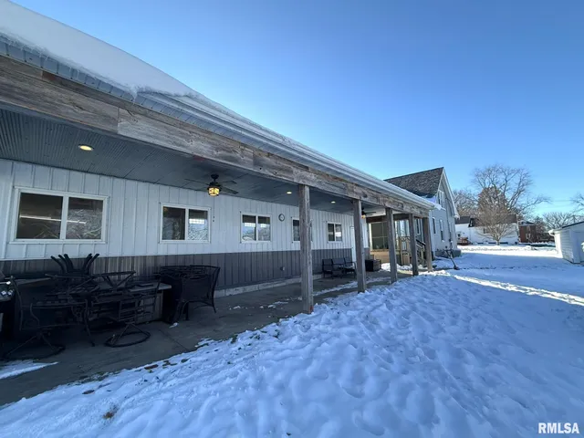 $299,000 | 109 East West Street, Oneida, IL 61467