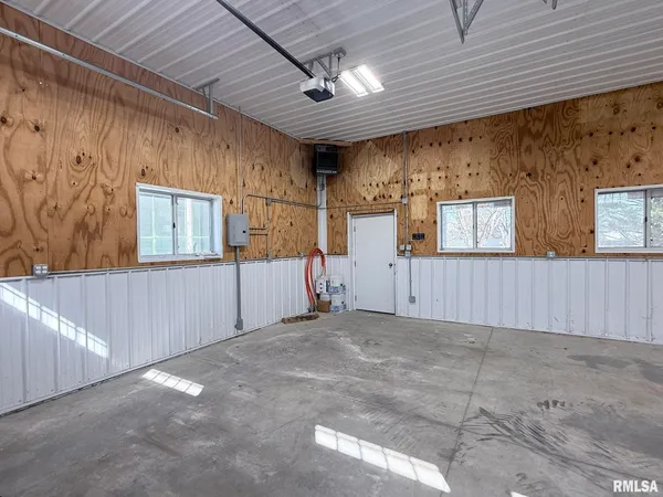 $280,000 | 109 East West Street, Oneida, IL 61467