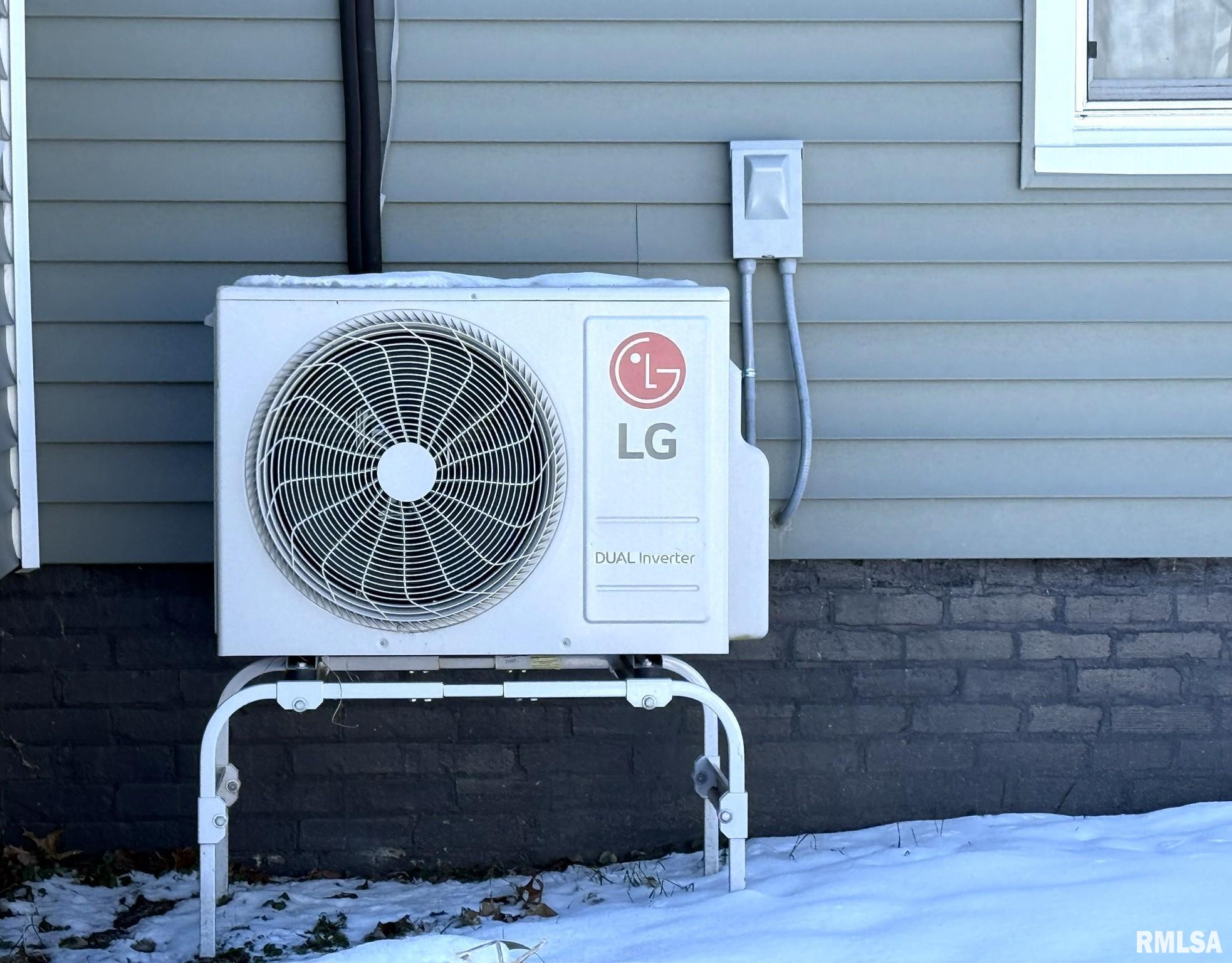 109 East West Street Oneida, IL 61467 - Photo 15 of 56