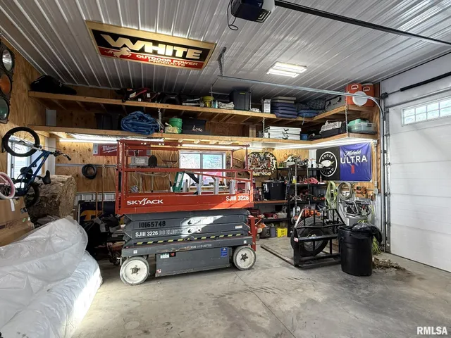 $299,000 | 109 East West Street, Oneida, IL 61467