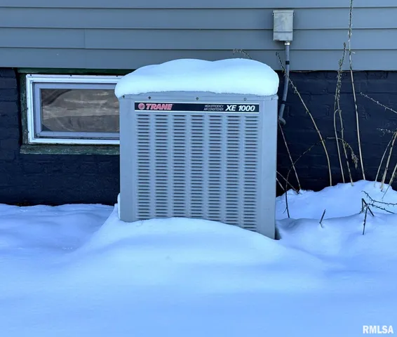 $299,000 | 109 East West Street, Oneida, IL 61467