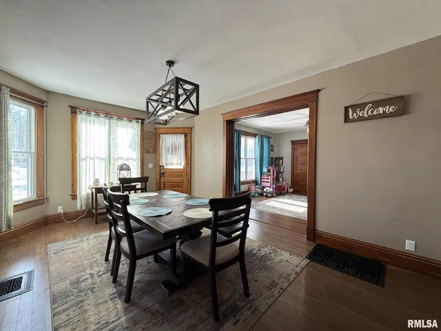 $280,000 | 109 East West Street, Oneida, IL 61467