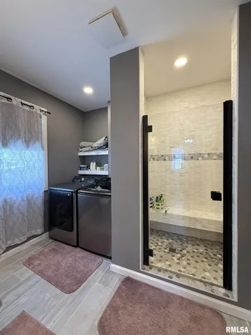 $299,000 | 109 East West Street, Oneida, IL 61467