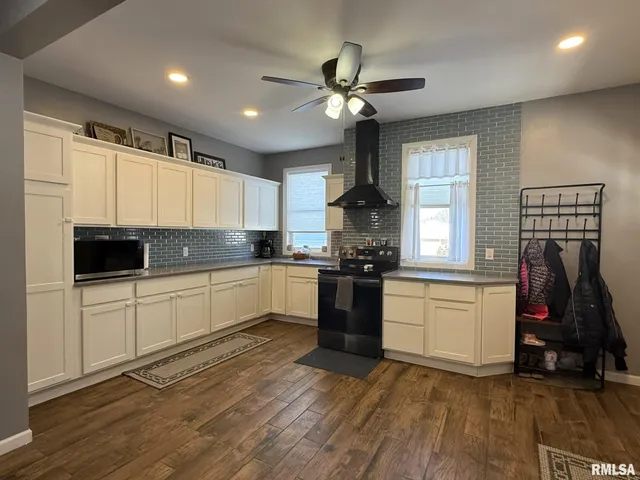 $280,000 | 109 East West Street, Oneida, IL 61467