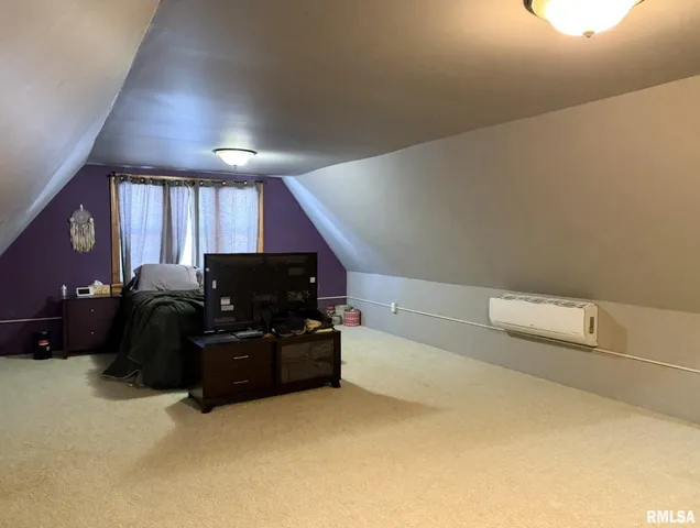 $280,000 | 109 East West Street, Oneida, IL 61467