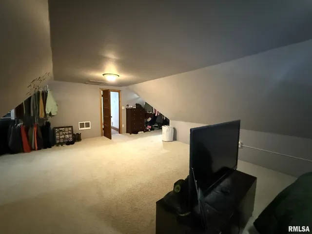 $280,000 | 109 East West Street, Oneida, IL 61467