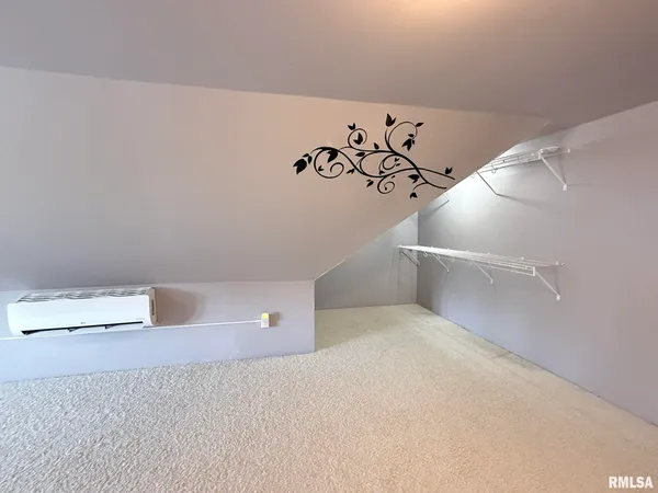 $280,000 | 109 East West Street, Oneida, IL 61467