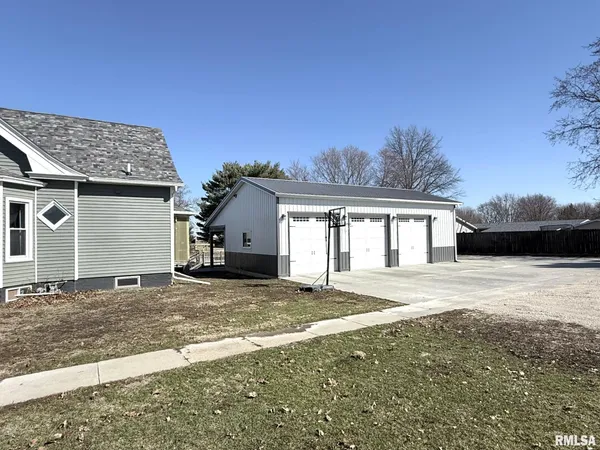 $280,000 | 109 East West Street, Oneida, IL 61467
