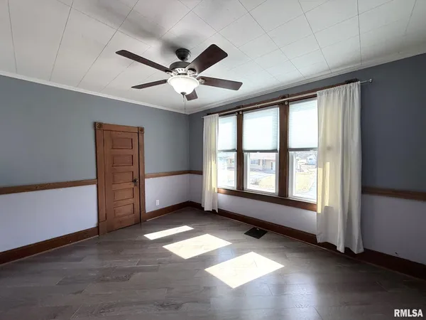 $280,000 | 109 East West Street, Oneida, IL 61467