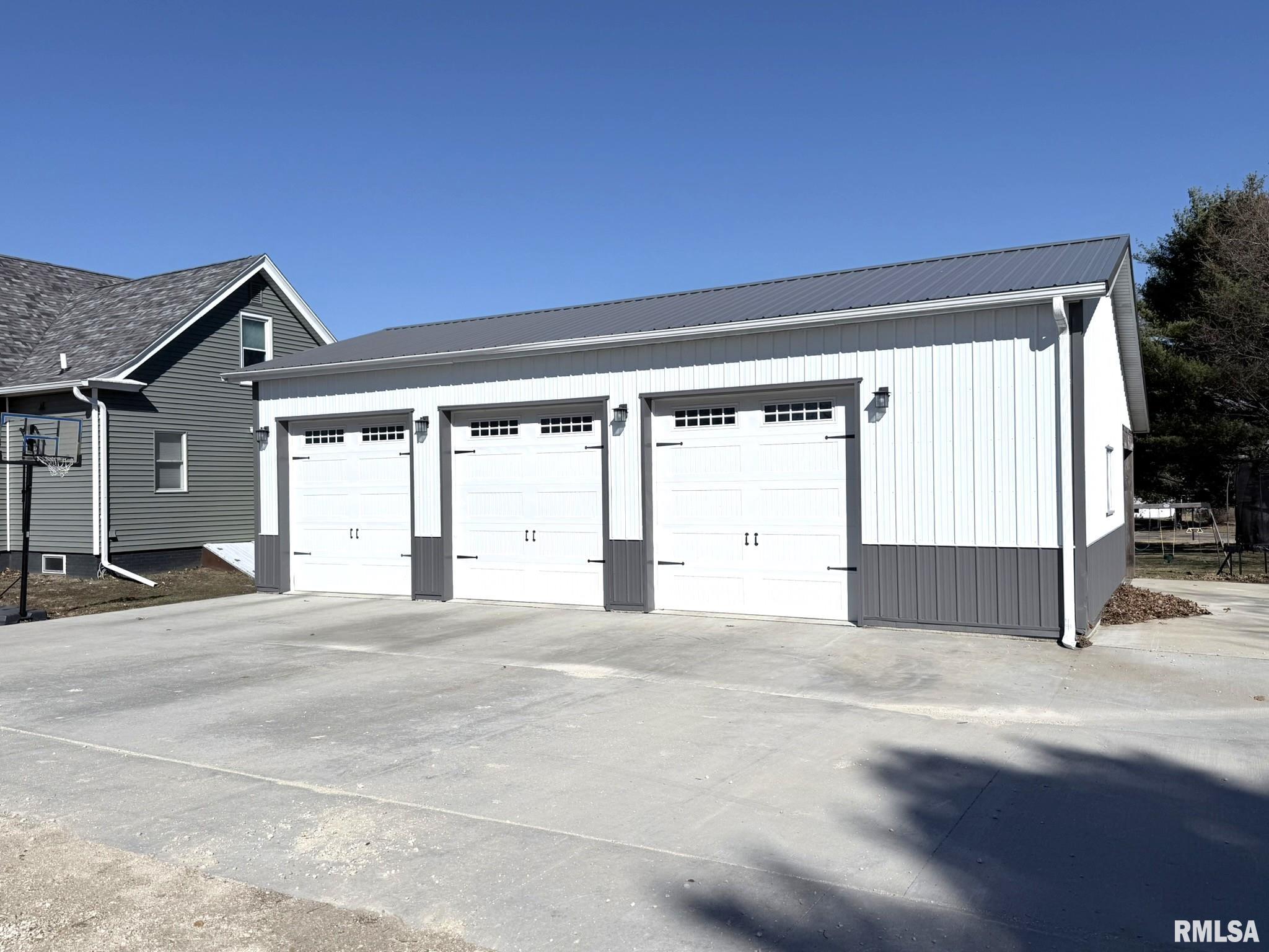 109 East West Street Oneida, IL 61467 - Photo 6 of 64