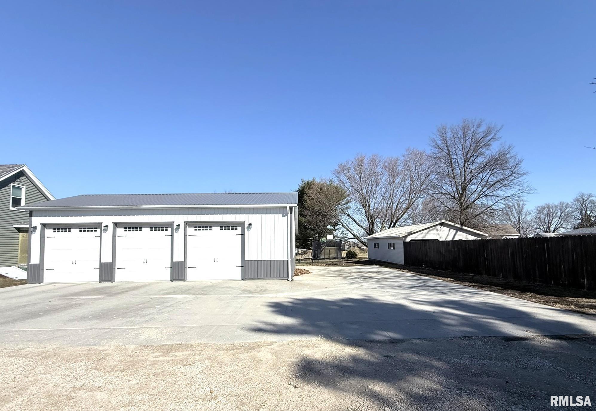 109 East West Street Oneida, IL 61467 - Photo 7 of 64