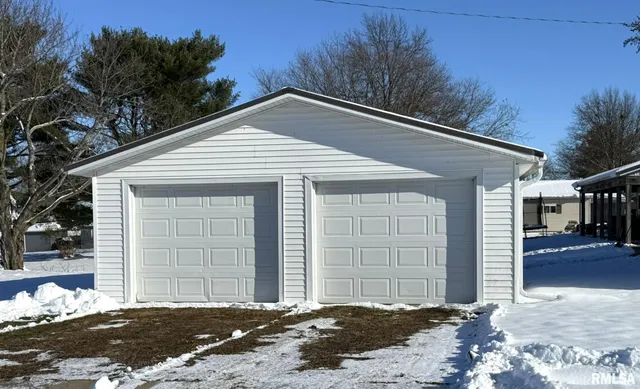 $299,000 | 109 East West Street, Oneida, IL 61467