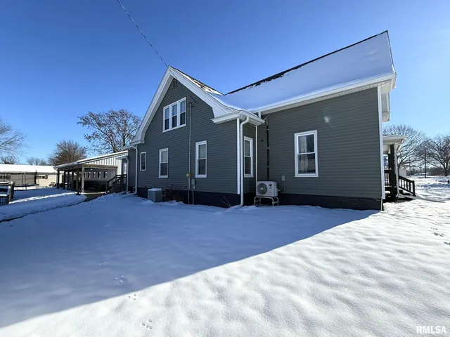 $299,000 | 109 East West Street, Oneida, IL 61467