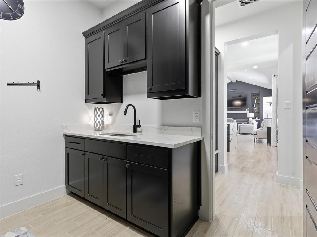 2016 Sonora Way Poolville, TX 76487 - Photo 26 of 40 a en suite bathroom with a sink and mirror