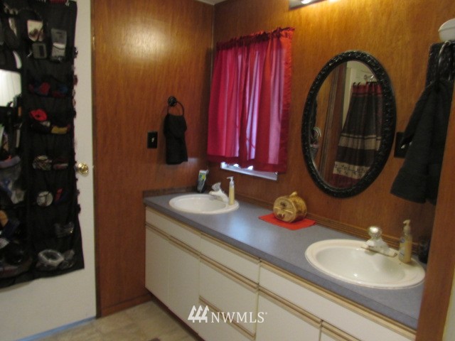 8516 Riverside Road East Sumner, WA 98390 - Photo 5 of 8