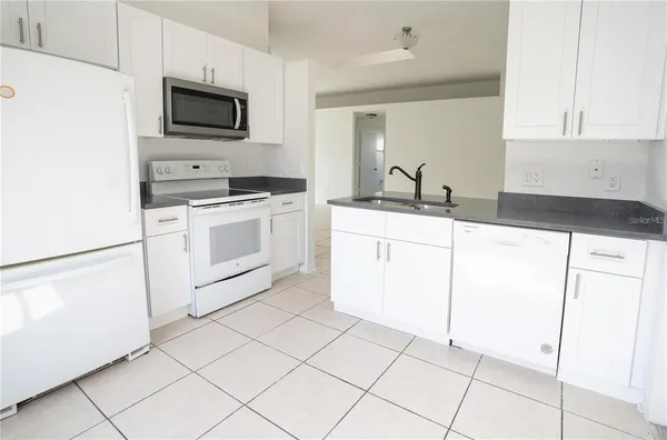 $2,200 | 151 Bluebrook Court, Oviedo, FL 32766