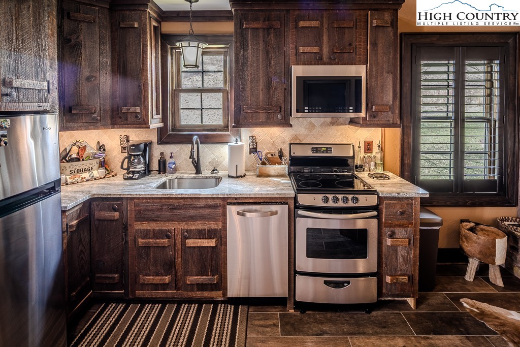 1920-1922 Worley Road Banner Elk, NC 28604 - Photo 33 of 46