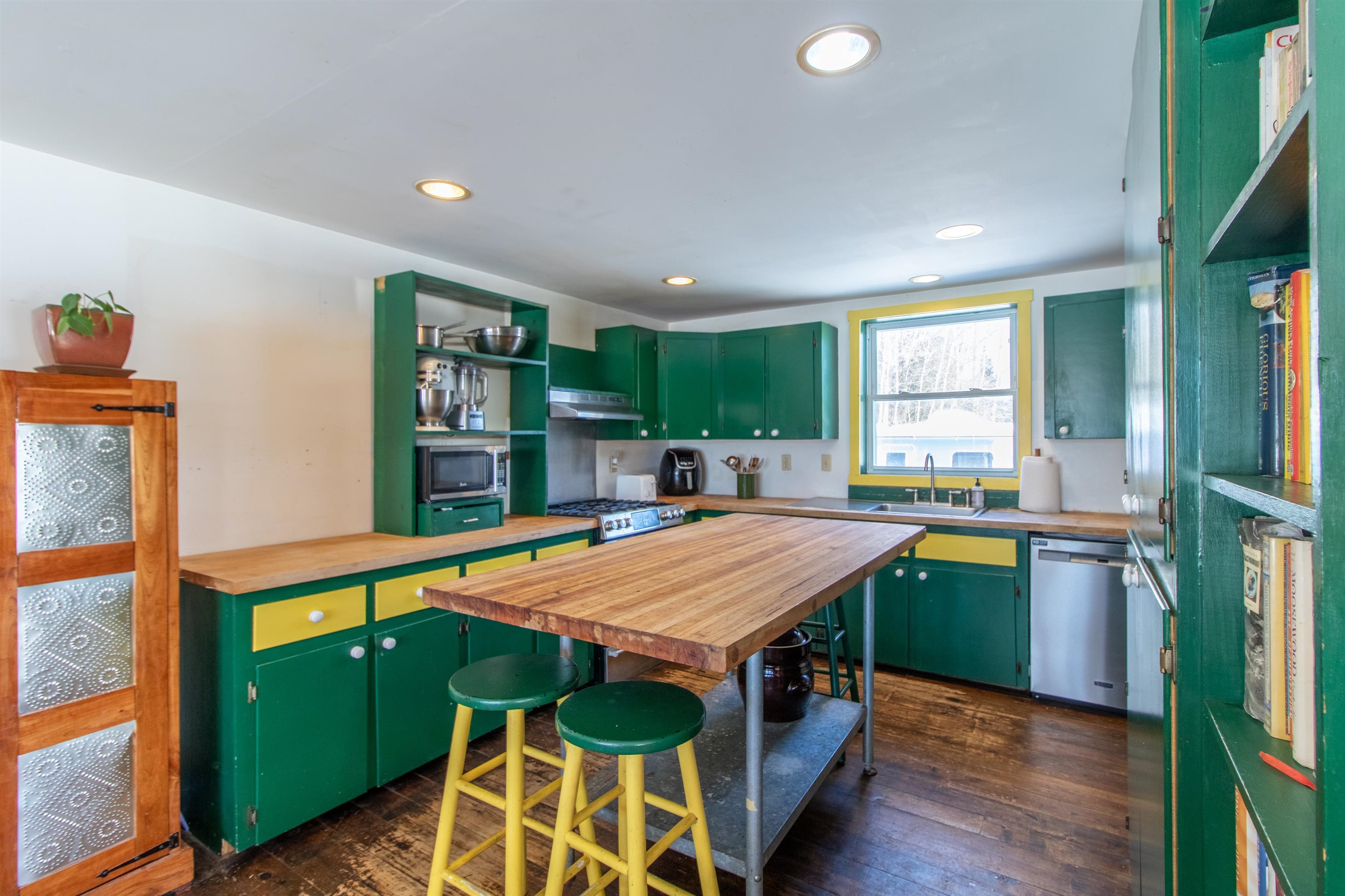 1602 Bear Mountain Road Troy, VT 05859 - Photo 6 of 60