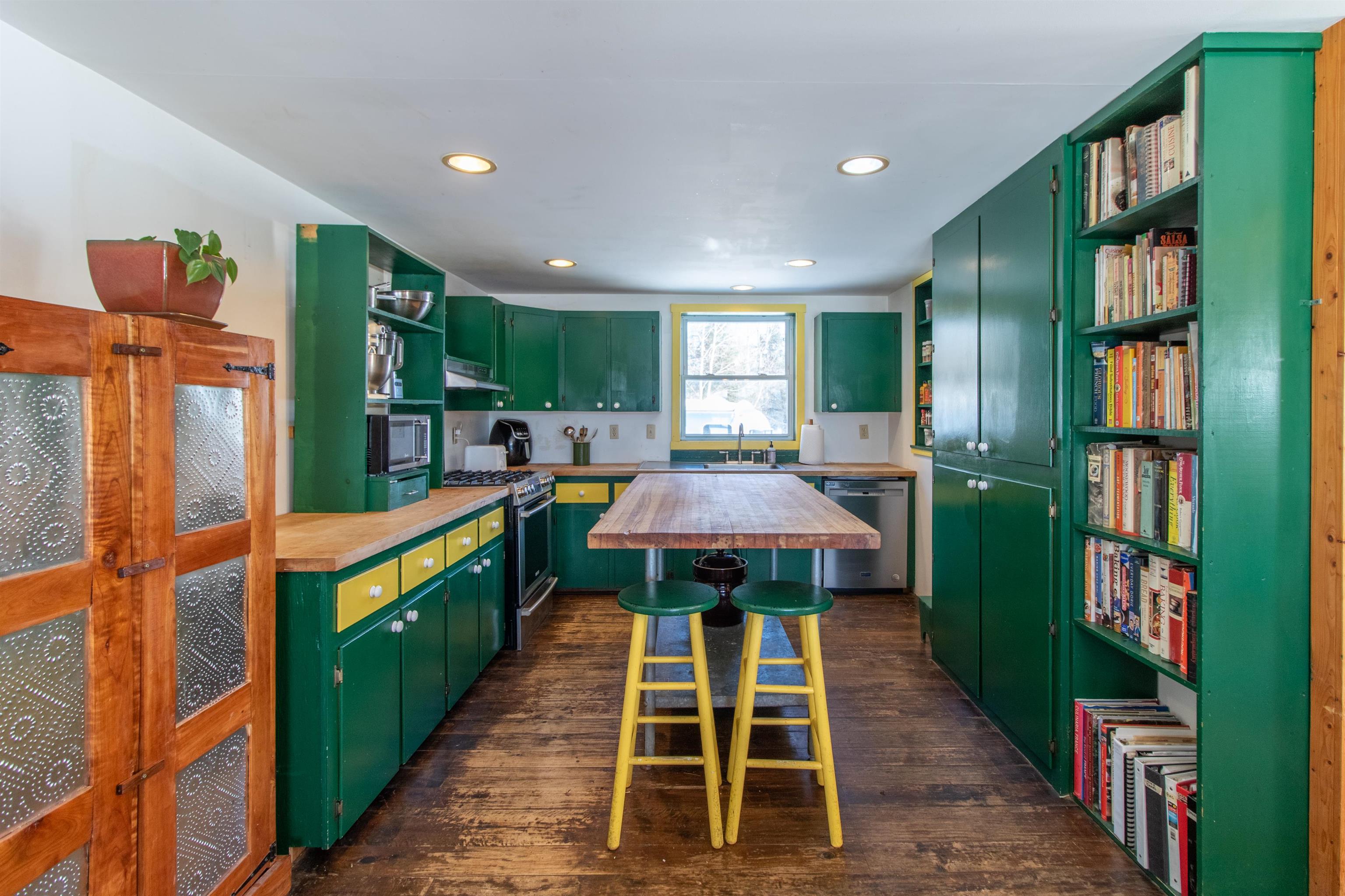 1602 Bear Mountain Road Troy, VT 05859 - Photo 7 of 60