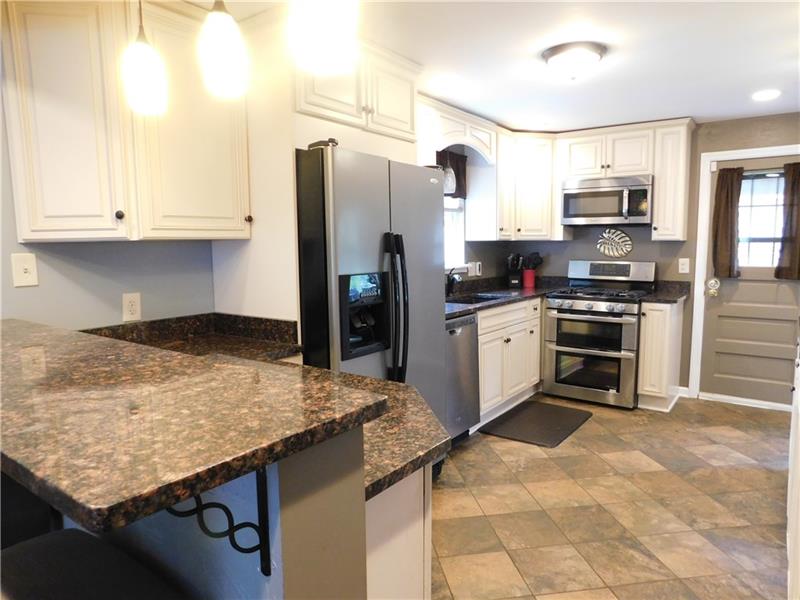 What a beautiful kitchen! All of the appliances are included. 