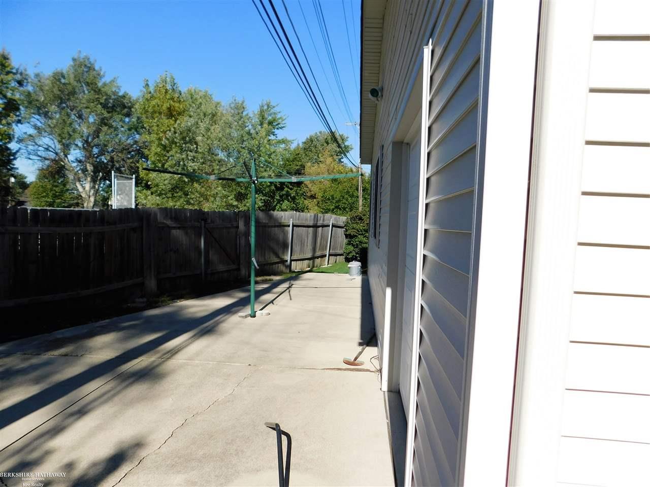 33183 Utica Road Fraser, MI 48026 - Photo 20 of 22 31333500-19.JPG