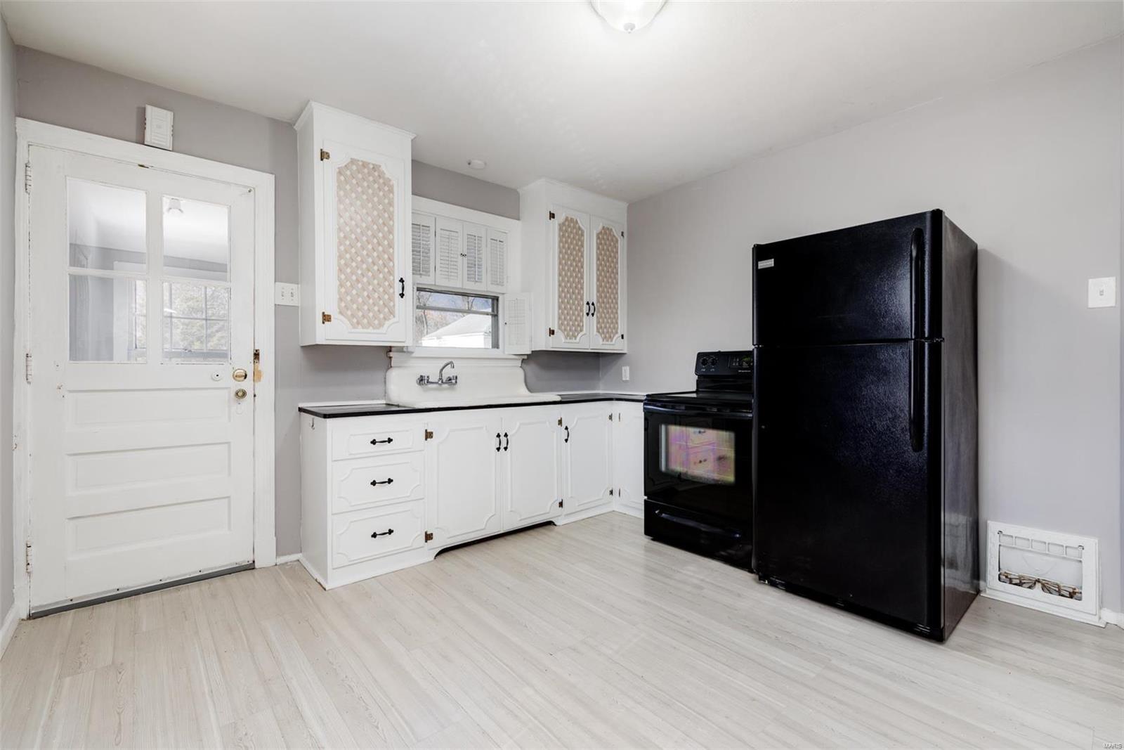 11845 Benham Road Florissant, MO 63033 - Photo 12 of 28