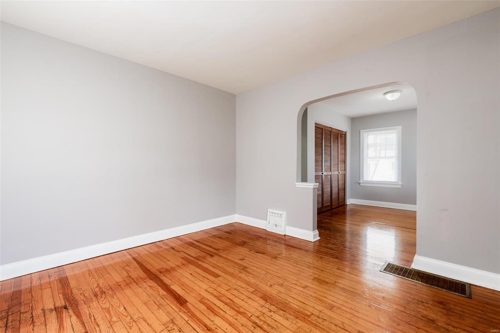 11845 Benham Road Florissant, MO 63033 - Photo 3 of 28