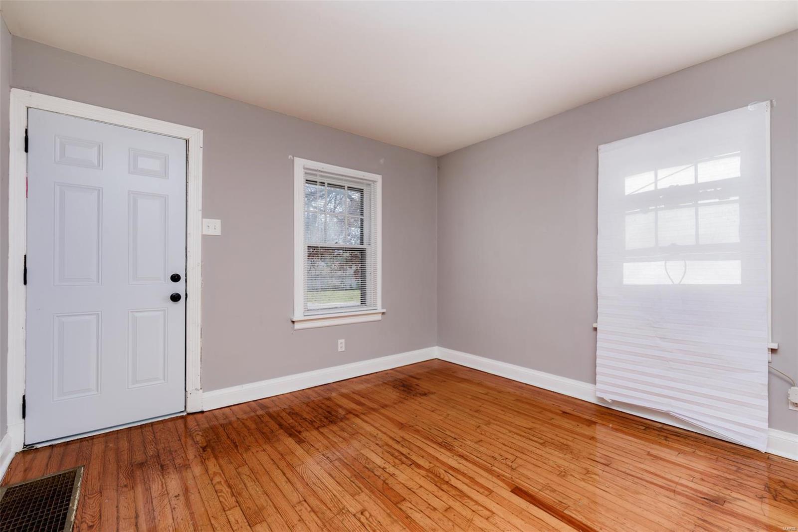 11845 Benham Road Florissant, MO 63033 - Photo 4 of 28