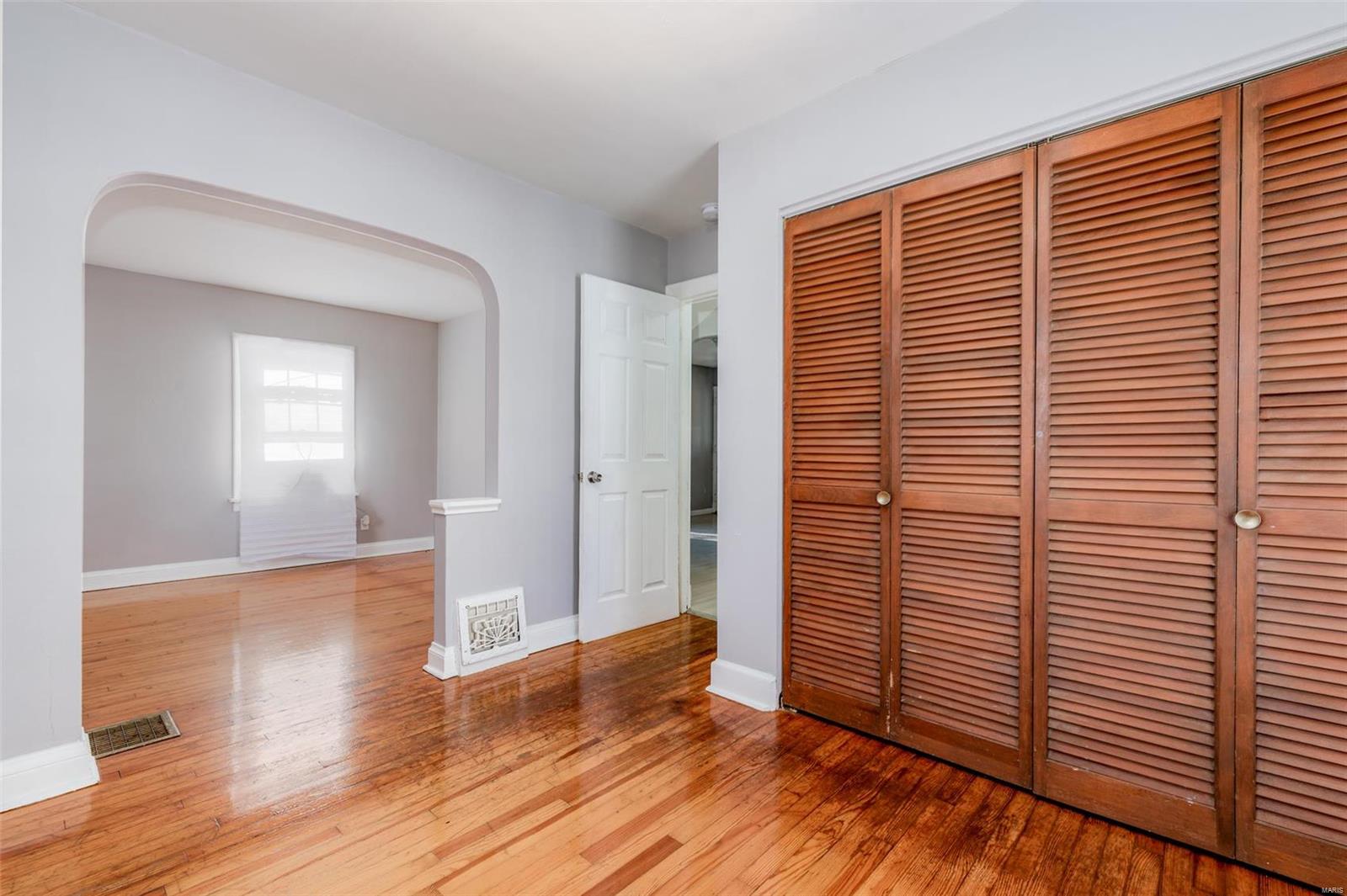 11845 Benham Road Florissant, MO 63033 - Photo 7 of 28