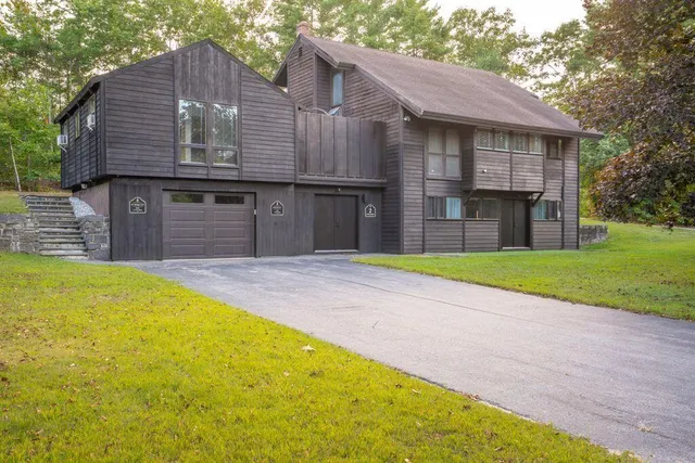 $679,000 | 2 Flynn Road, Raymond, ME 04071