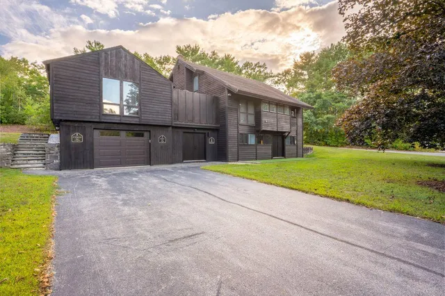 $679,000 | 2 Flynn Road, Raymond, ME 04071