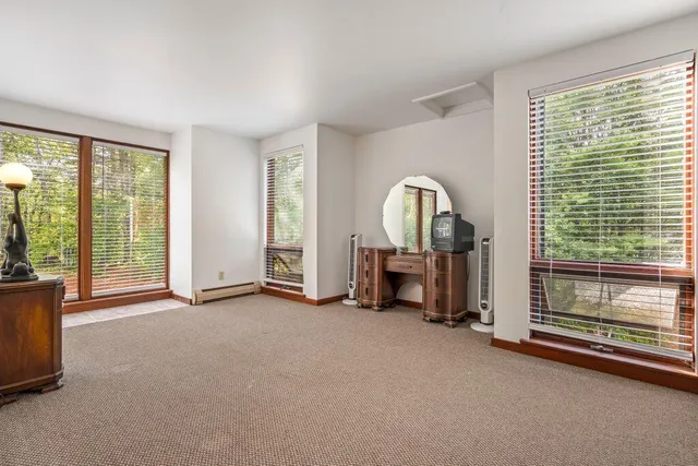 $679,000 | 2 Flynn Road, Raymond, ME 04071