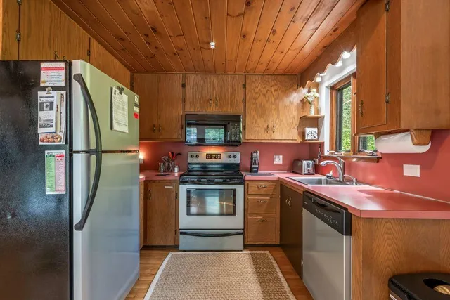 $679,000 | 2 Flynn Road, Raymond, ME 04071