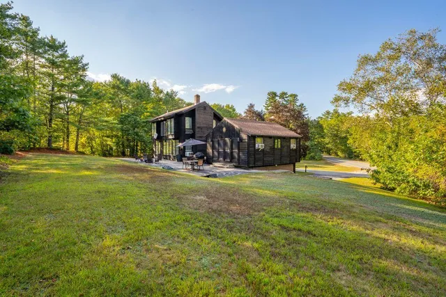 $679,000 | 2 Flynn Road, Raymond, ME 04071