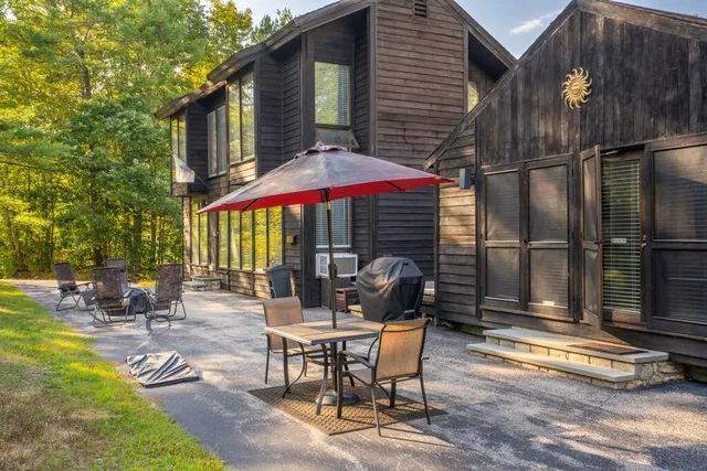 $679,000 | 2 Flynn Road, Raymond, ME 04071