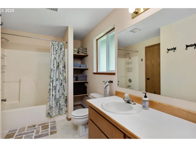 $699,969 | 71848 North Shore Drive, Birkenfeld, OR 97016