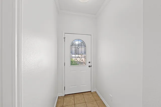 a view of entryway with bathroom