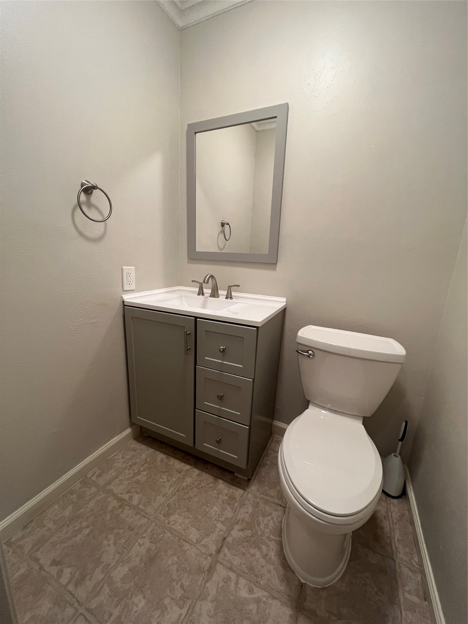 1407 Springrock Lane Houston, TX 77055 - Photo 8 of 25 Nice size guest half bath downstairs.