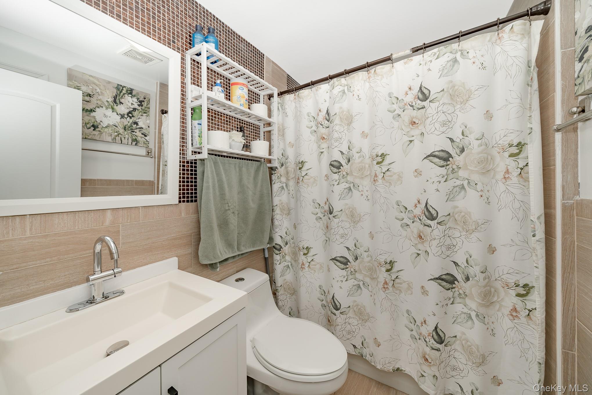 270 26th Street Copiague, NY 11726 - Photo 13 of 27