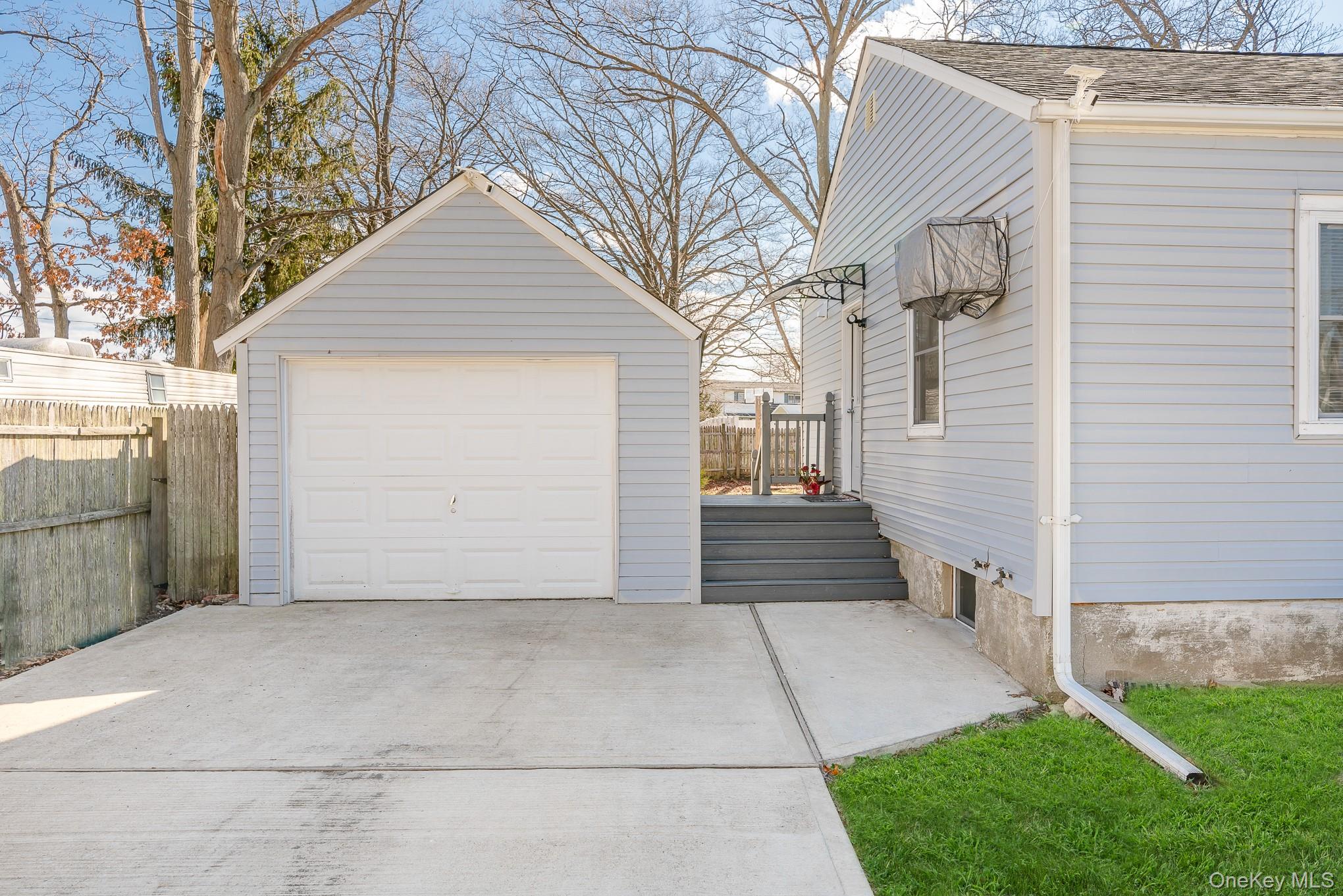 270 26th Street Copiague, NY 11726 - Photo 21 of 27