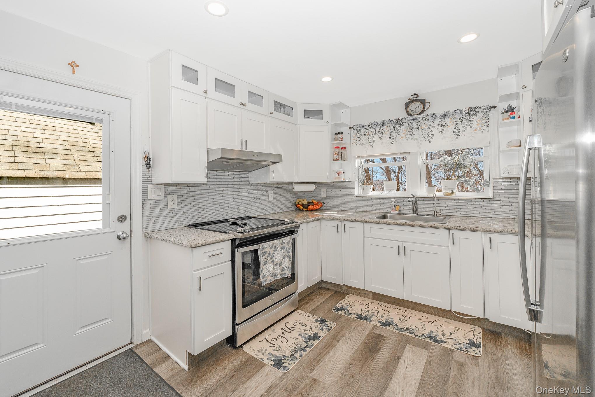 270 26th Street Copiague, NY 11726 - Photo 5 of 27