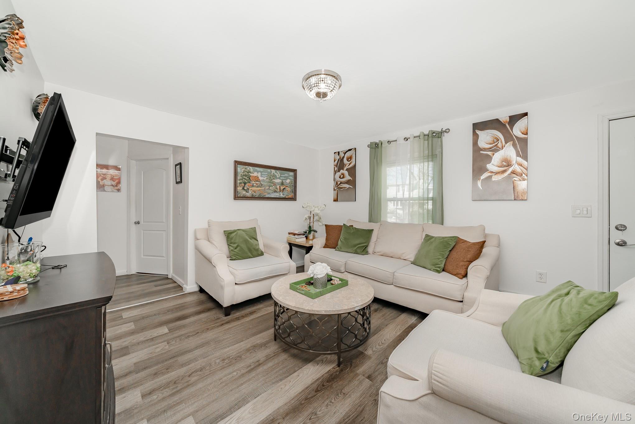 270 26th Street Copiague, NY 11726 - Photo 10 of 27