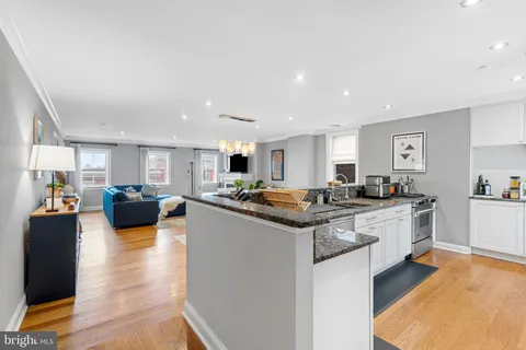 $785,000 | 1615-1617 Spruce Street, Unit 400, Philadelphia, PA 19103