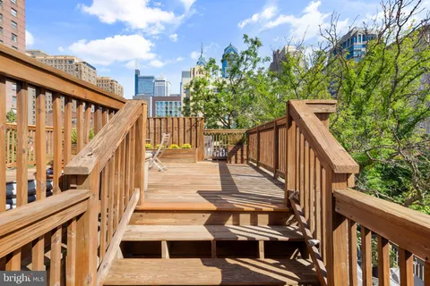 $785,000 | 1615-1617 Spruce Street, Unit 400, Philadelphia, PA 19103